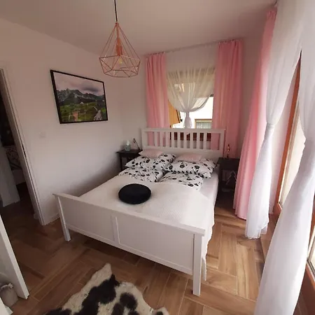 Gaia Apartment *